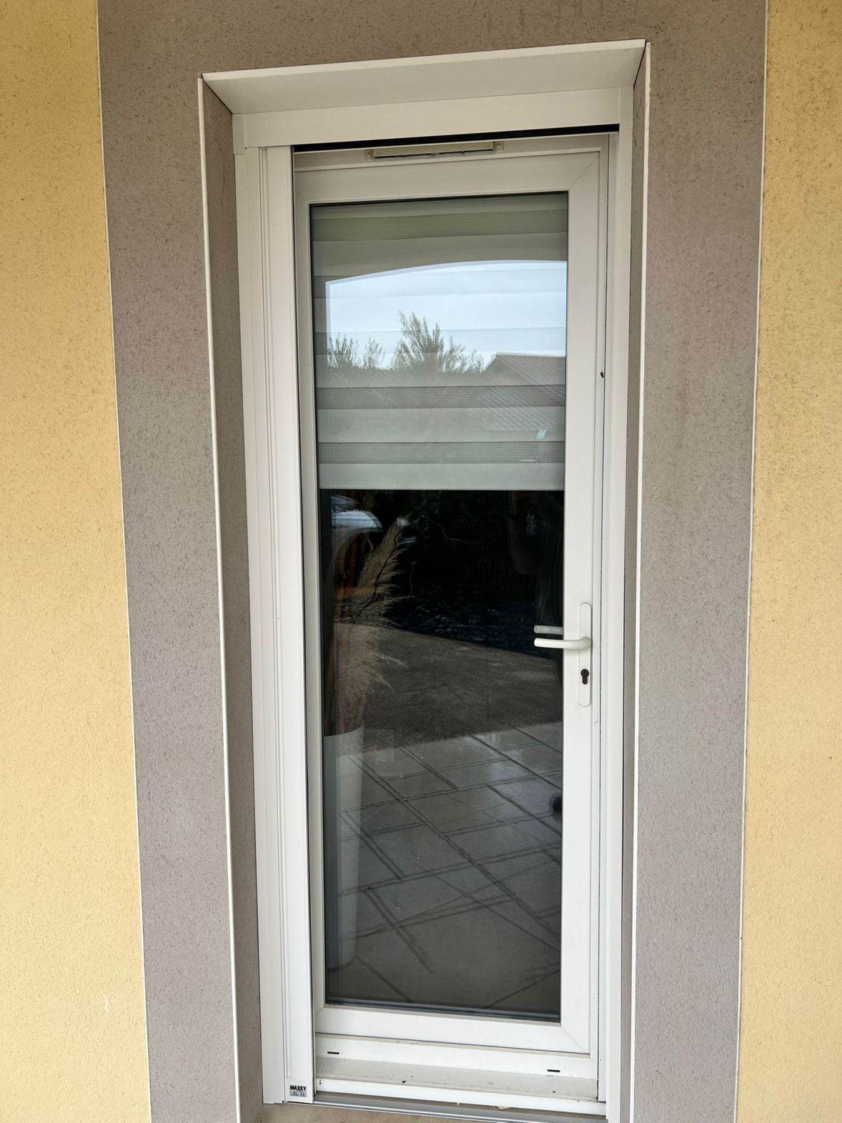 moustiquaire enroulable latérale ouverte