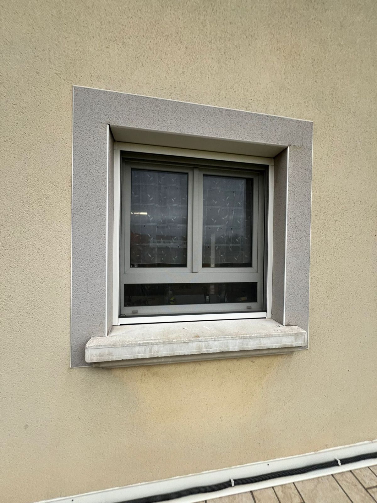 moustiquaire enroulable verticale fermée