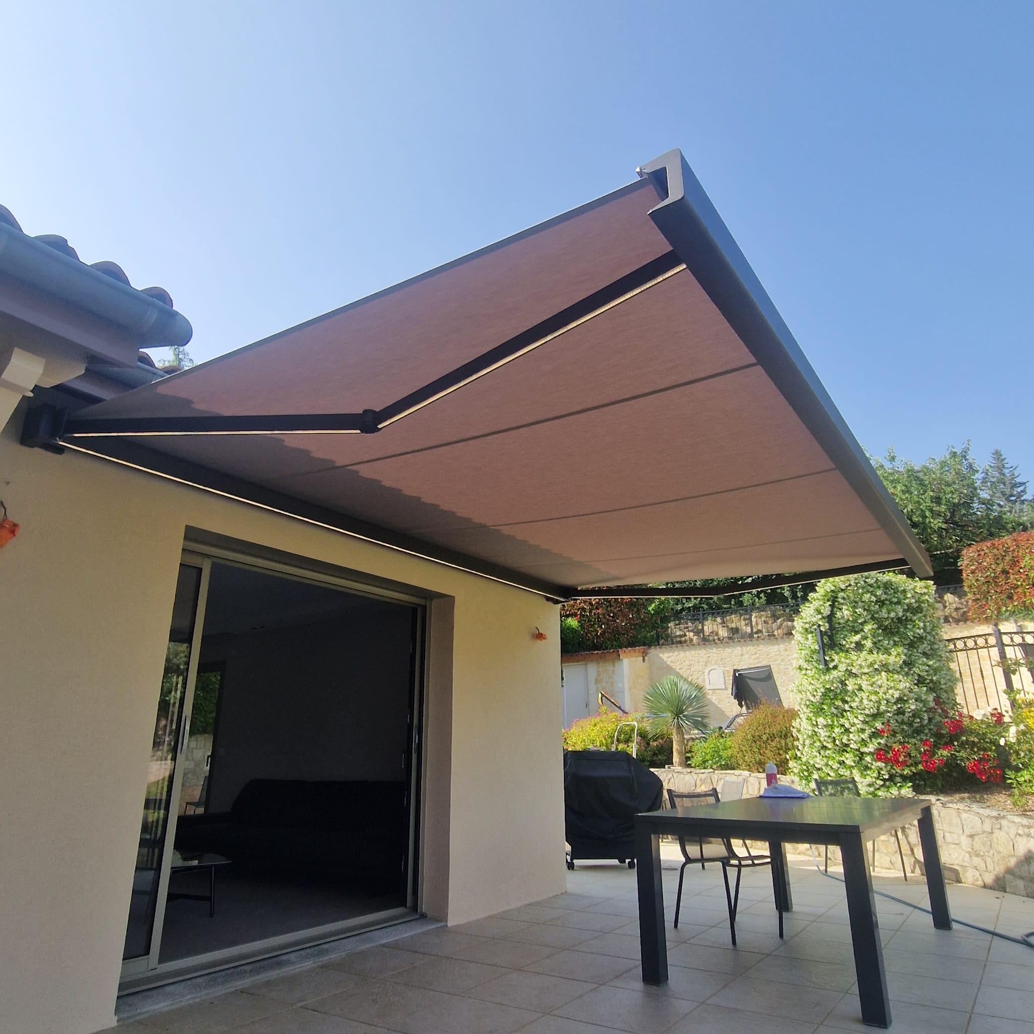 Store coffre aluminium gris anthracite  avec bras à Leds | Multibaie