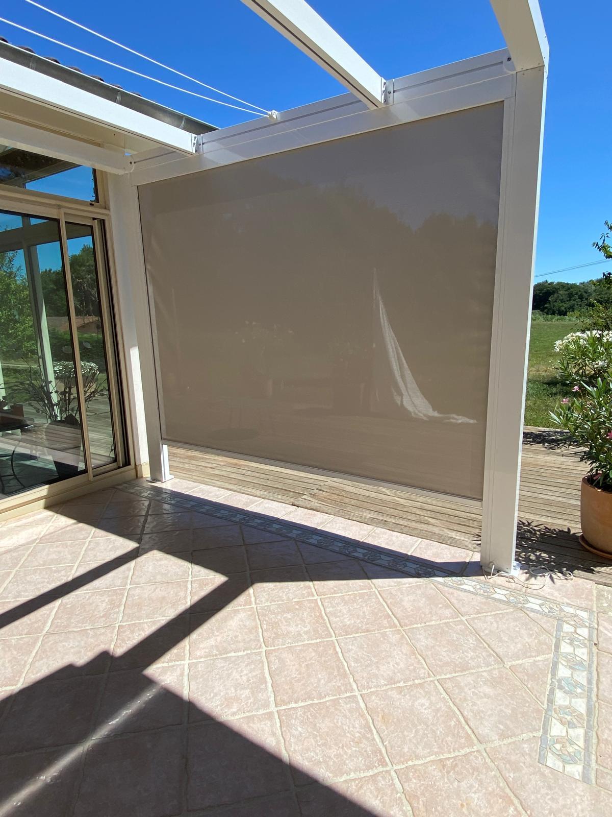 Store Zip vertical blanc pour fermeture de terrasse | Multibaie