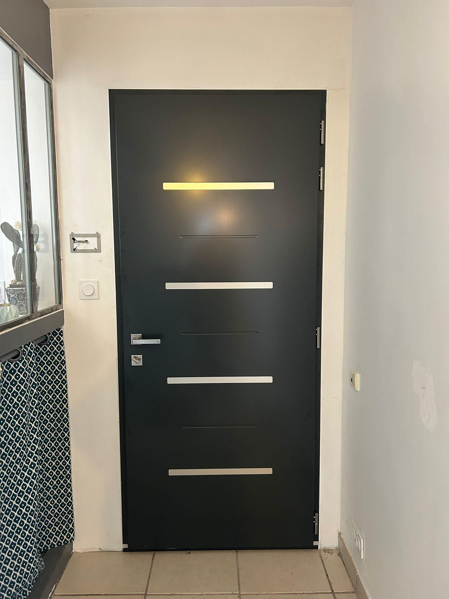 Porte d'entrée aluminium modèle DERCETO | Multibaie