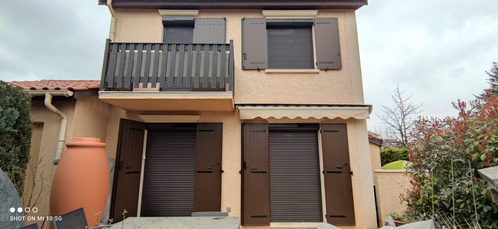 Volets roulants motorisés marrons | Multibaie