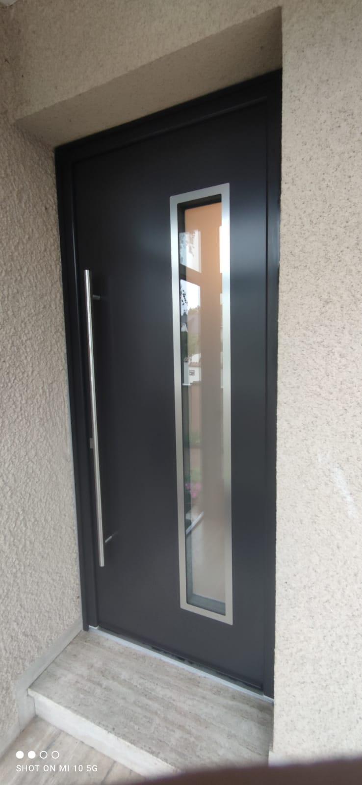 Porte d'entrée aluminium modèle MEXICO 1 avec poignée de tirage et Alunox | Multibaie