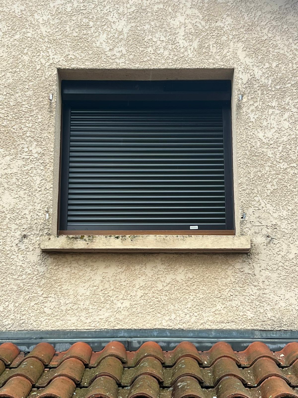 Volet roulant solaire à Toussieu