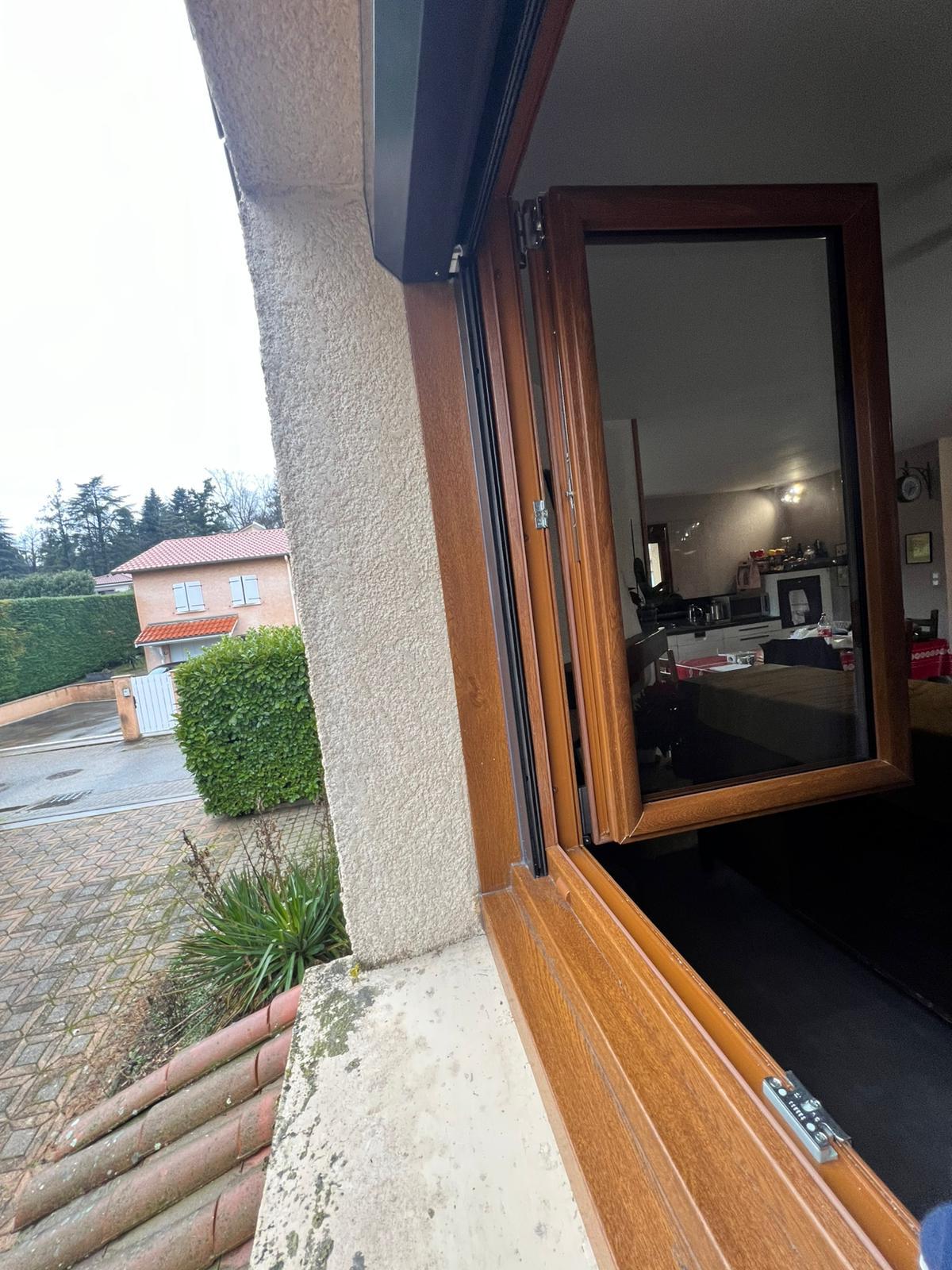 Menuiserie PVC et volet roulant solaire à Toussieu