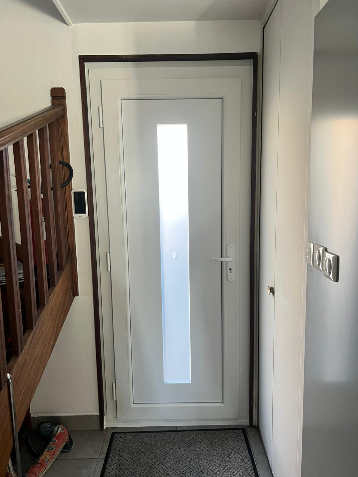 porte d'entrée PVC vitrée blanche à Genas