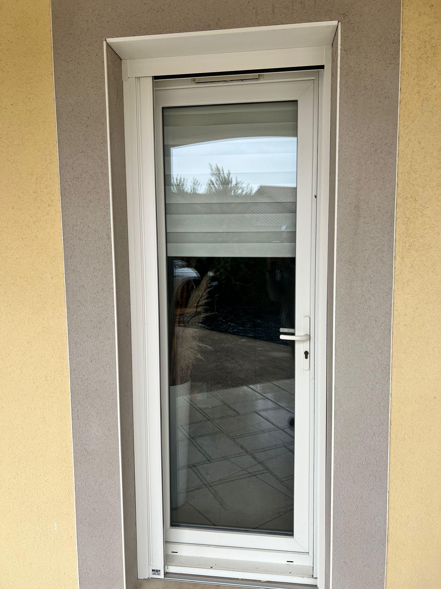 moustiquaire enroulable latérale ouverte