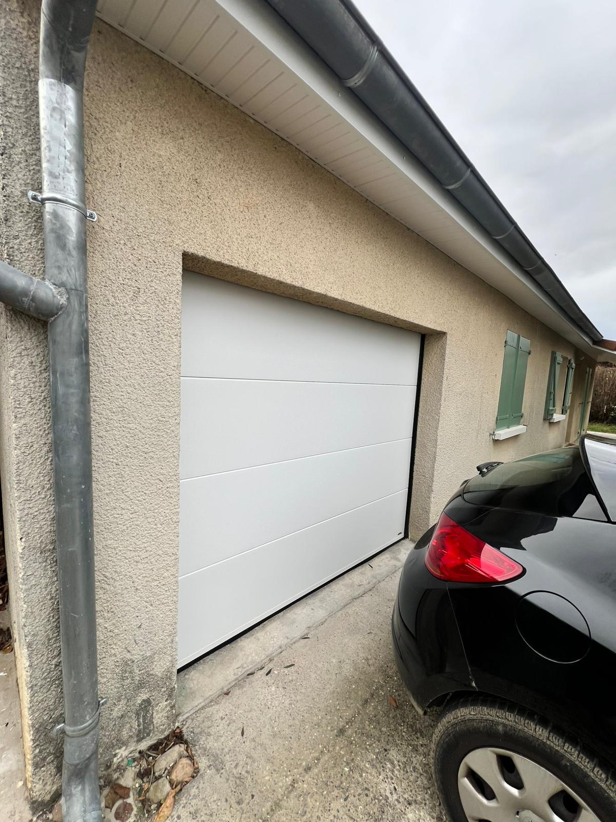 Installation d'une Porte de garage sectionnelle à Saint Pierre de Chandieu | Multibaie