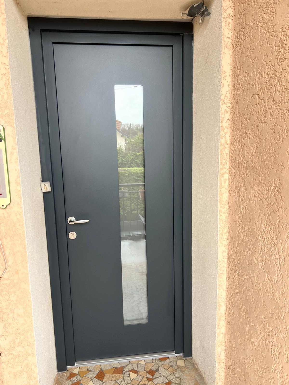 Pose Porte d'Entrée aluminium automatique Gris Anthracite à Saint Priest  | Multibaie