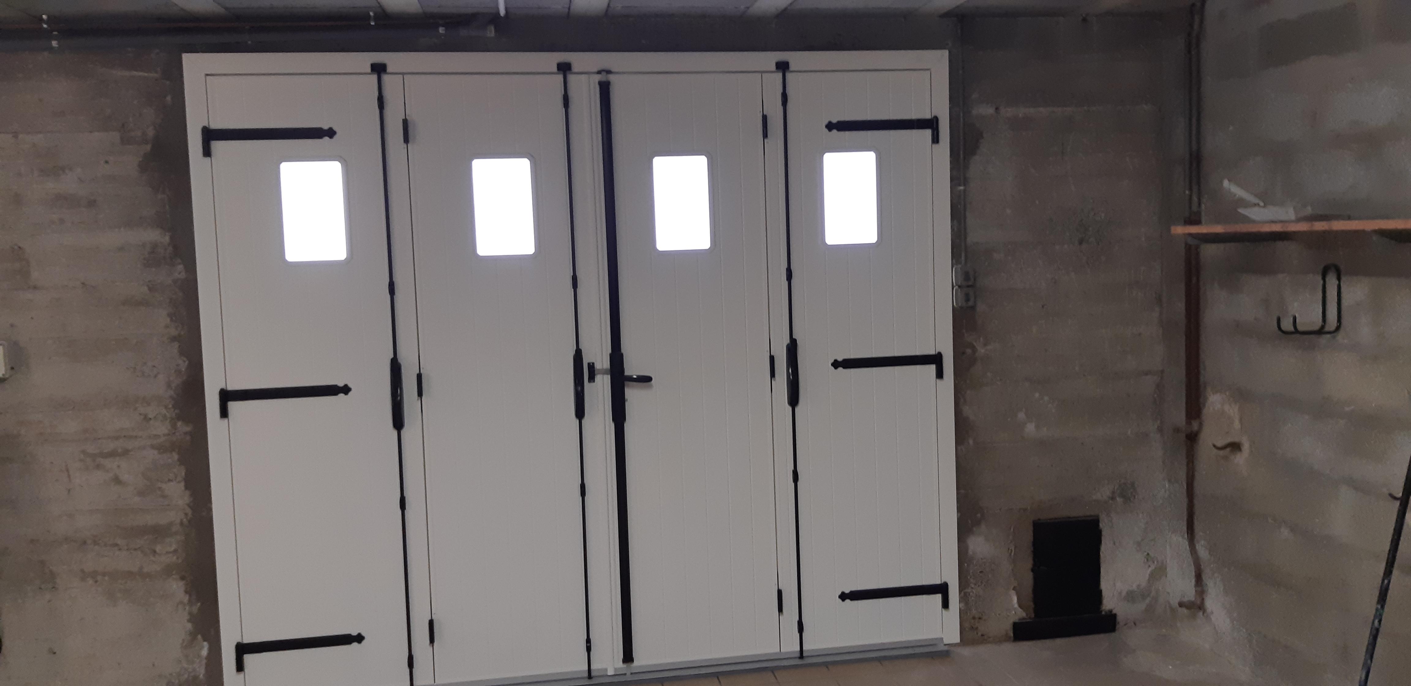 Porte de garage battante aluminium blanche | Multibaie