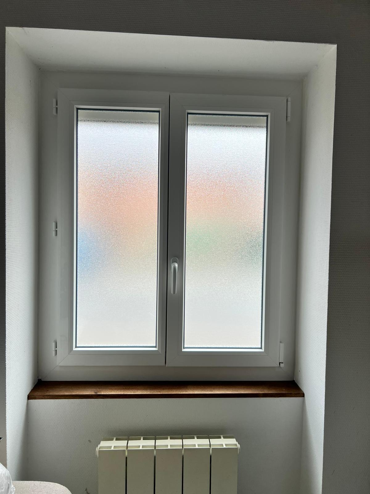 Fenêtre PVC blanche 2 vantaux vitrage imprimé