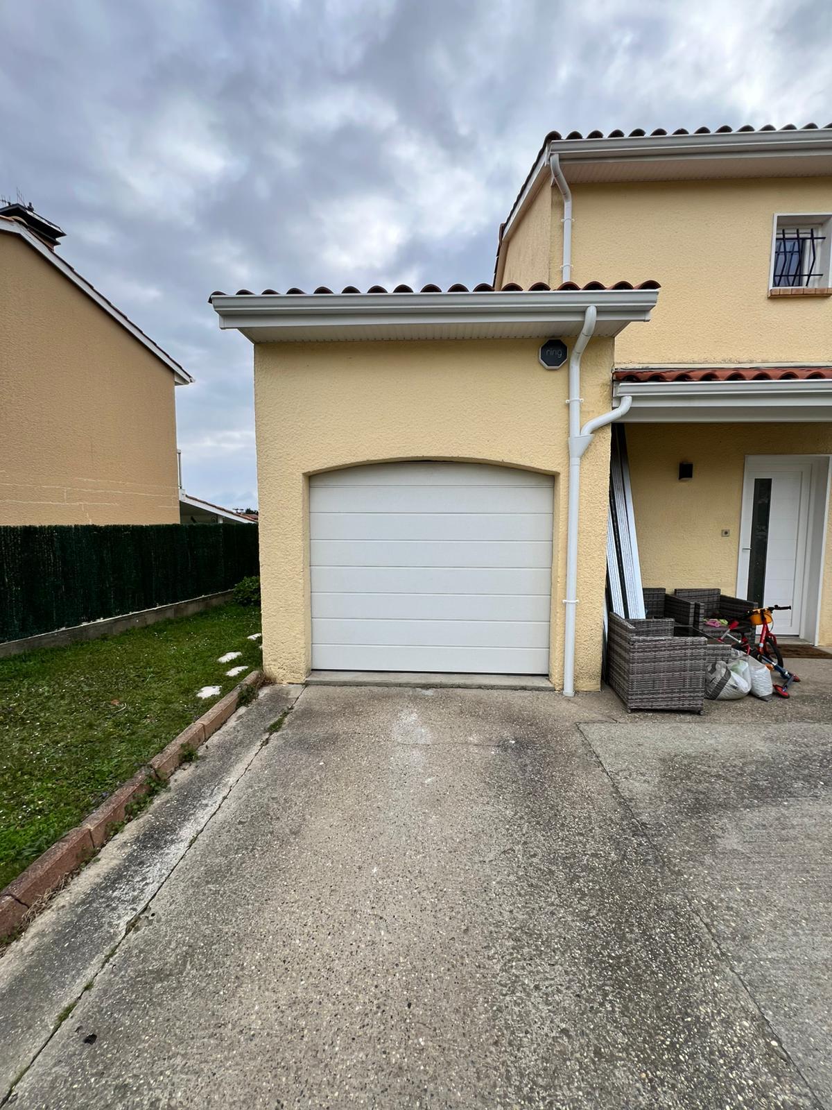 Remplacement d'une porte de garage sectionnelle par un Bloc-Baie aluminium à Saint Pierre de Chandieu | Multibaie