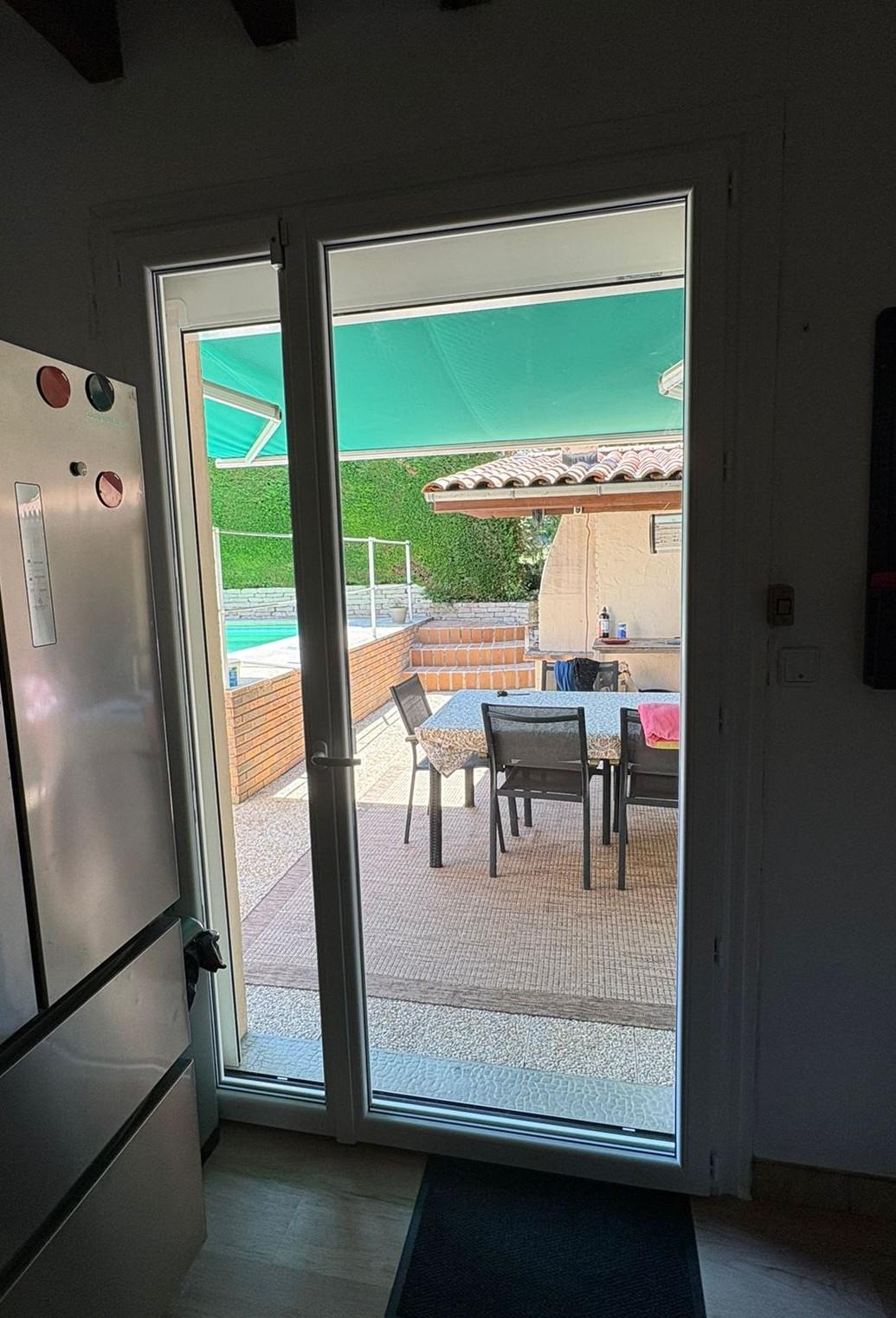 Porte fenêtre PVC blanche tiercé