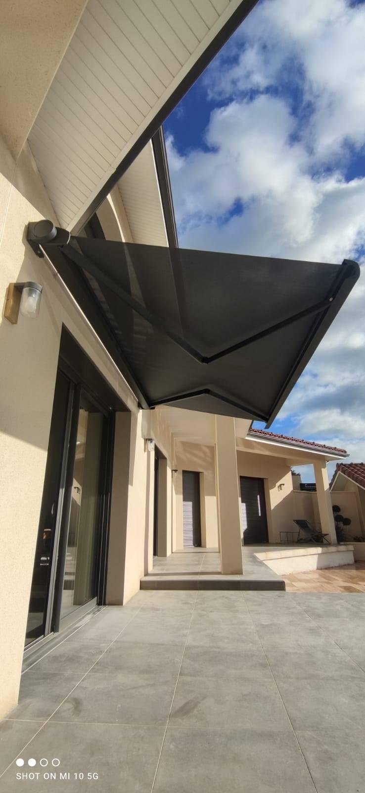 Store Coffre Aluminium Toile micro-perforée à Charvieu-Chavagneux | Multibaie