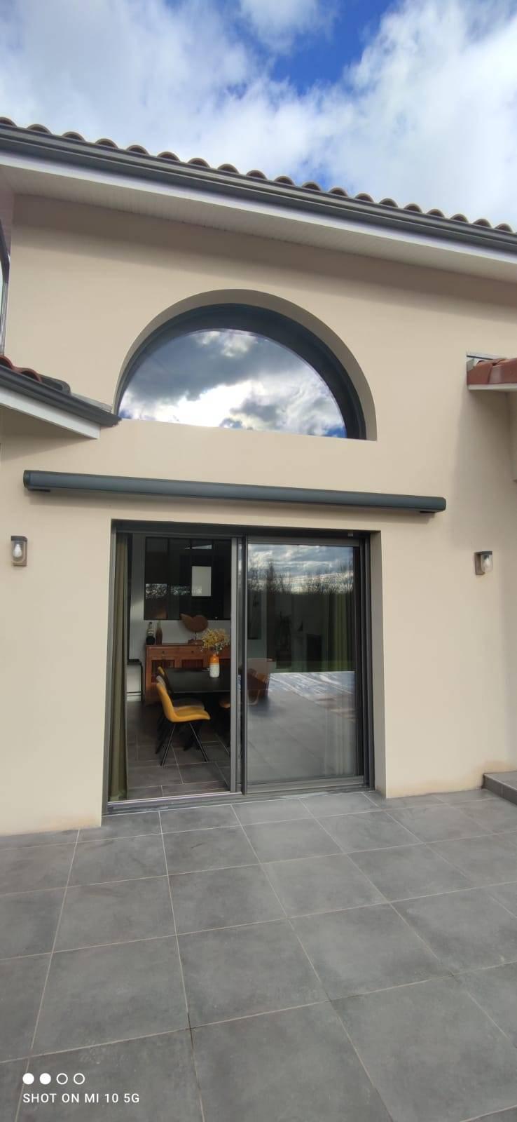 Store Coffre Aluminium Toile micro-perforée à Charvieu-Chavagneux | Multibaie