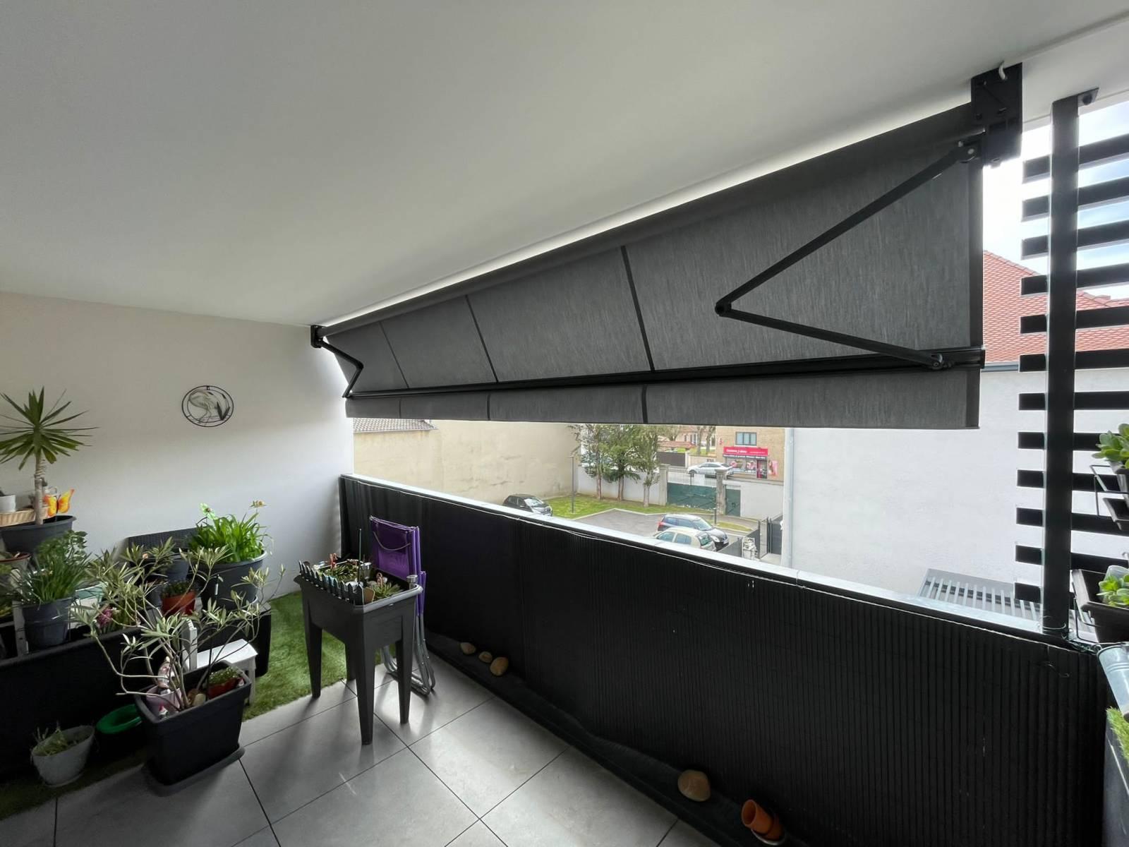 Store loggia de balcon radiocommandé à Bron | Multibaie