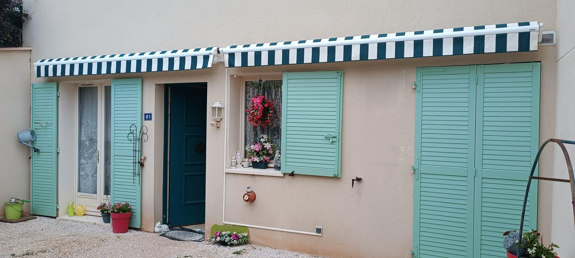 Stores bannes monoblocs radiocommandés à Bron | Multibaie