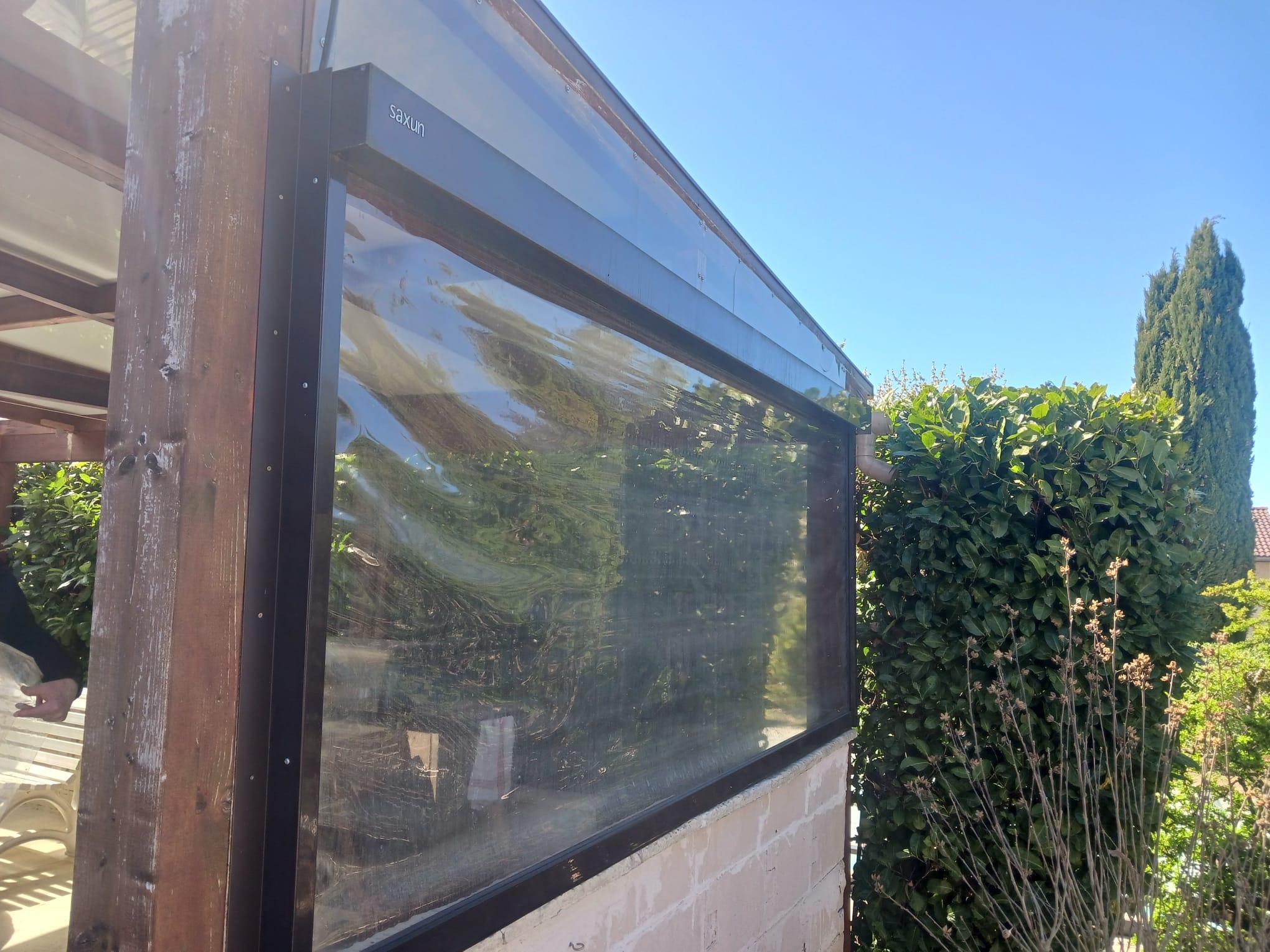 Store ZIP vertical aluminium toile Cristal à Pusignan