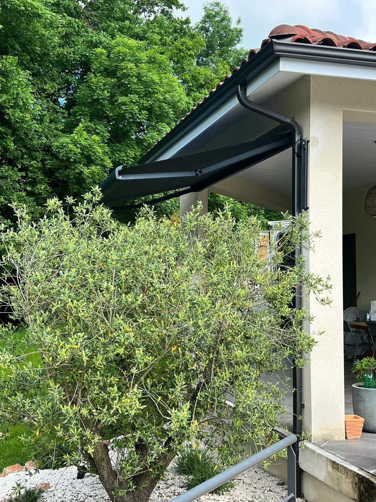 Installation de store coffre solaire à Genas | Multibaie