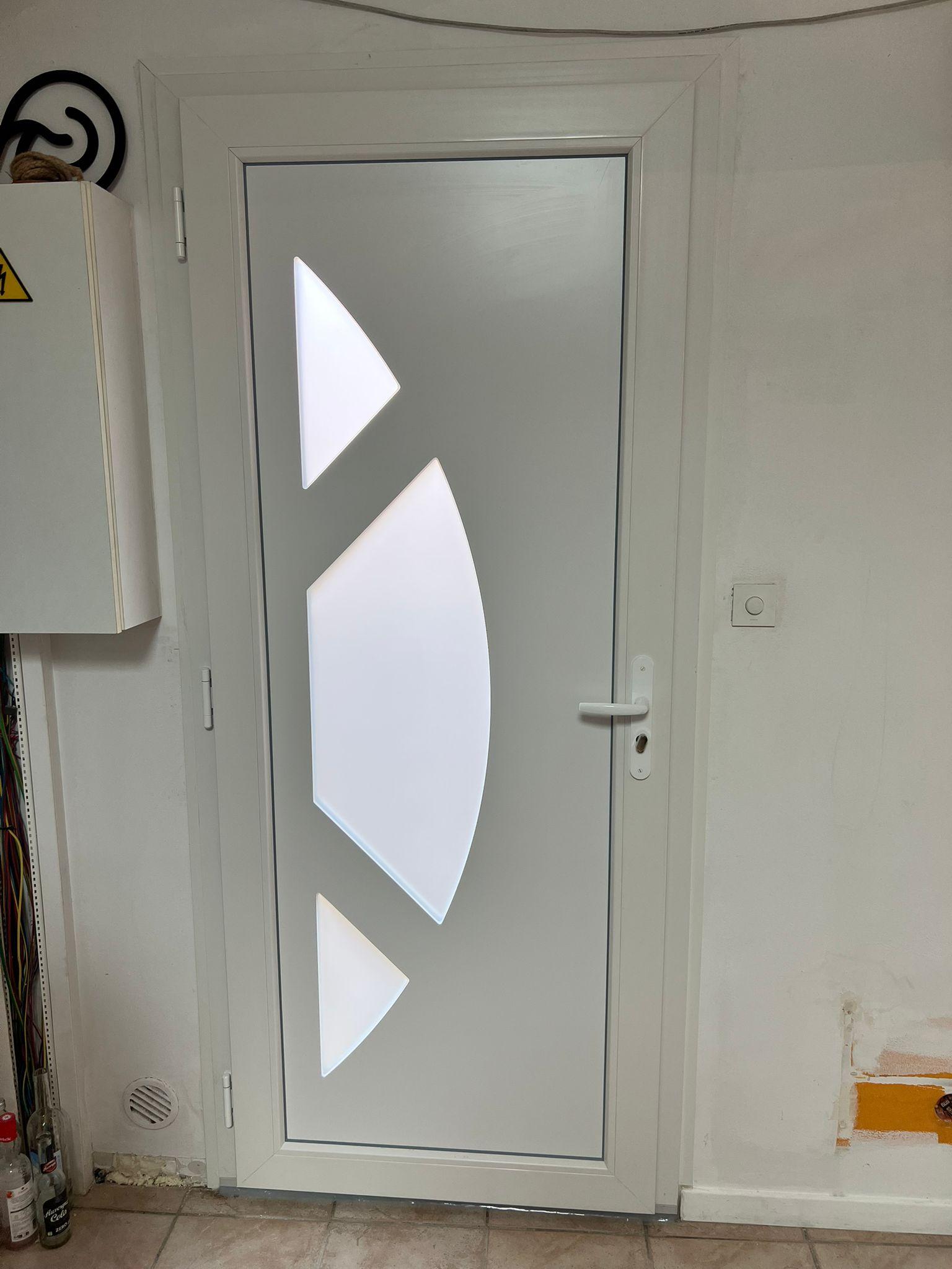 Installation d'une porte d'entrée PVC sur la commune de Saint bonnet de mure (69720)