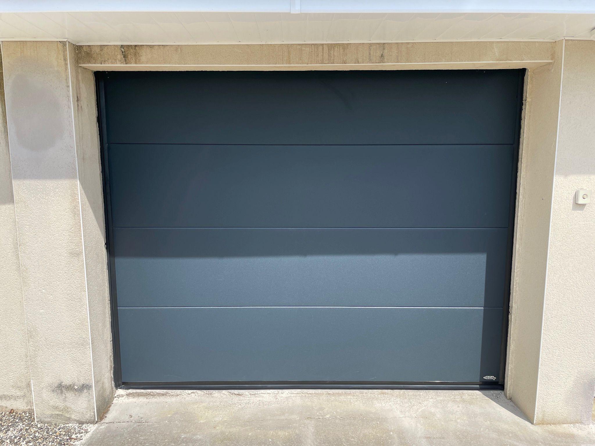 Installation de 2 portes de garage sectionnelles à Genas | Multibaie