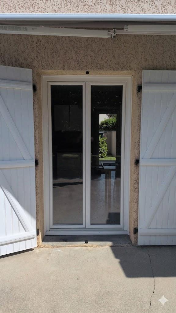 Porte fenêtre PVC blanche pose en rénovation sur mesure | Multibaie