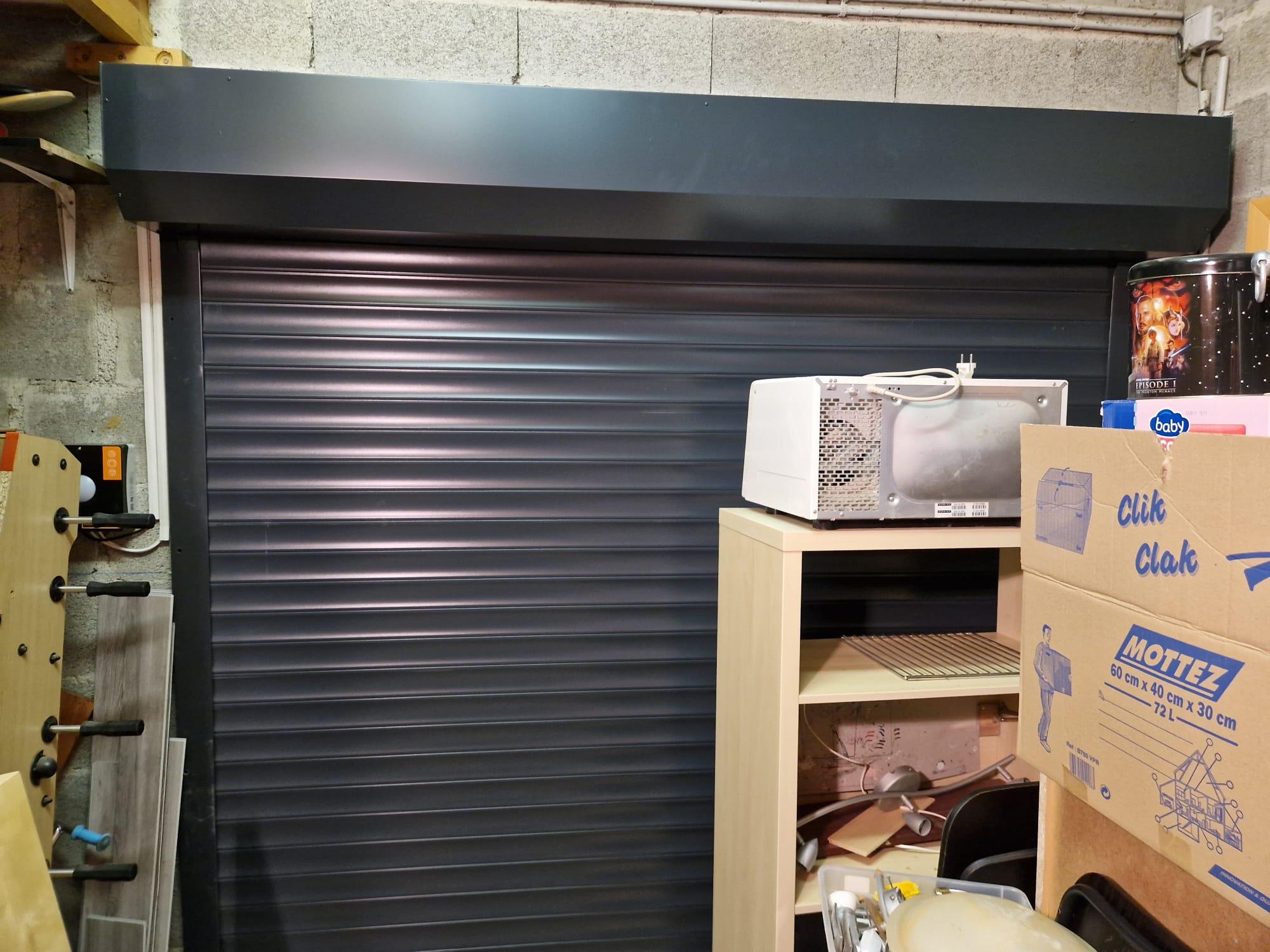 Porte de garage enroulable grise anthracite | Multibaie